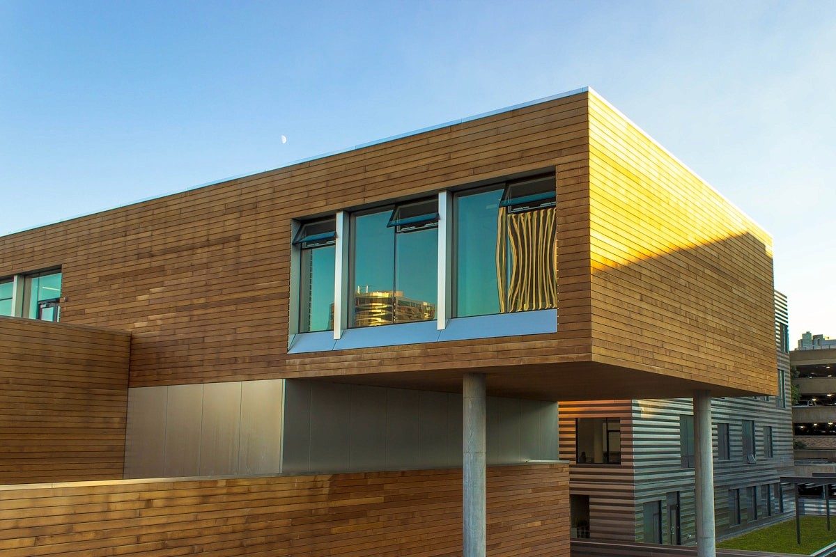 Post-and-beam mid-century modern home in the Portland Oregon metro area