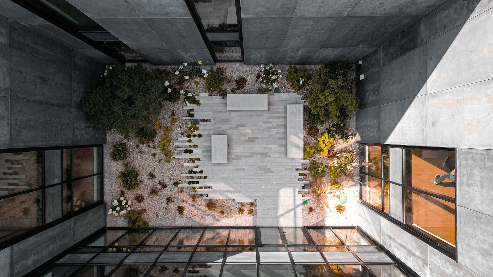 Rummer-style mid-century modern atrium home in the Portland Oregon metro area