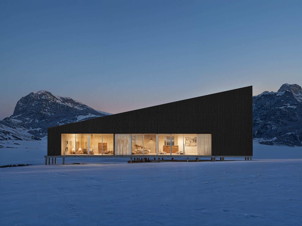 Mountain view home and ski cabin architecture near Portland Oregon